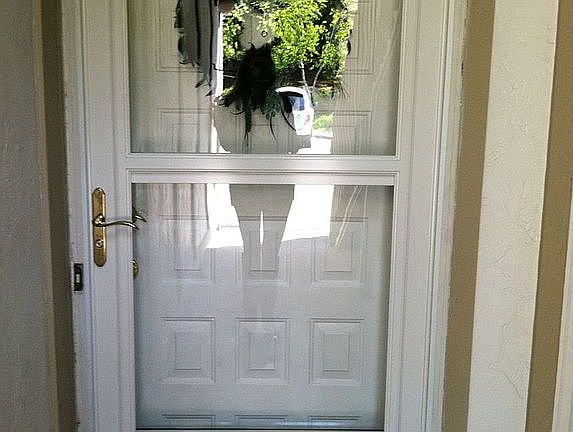 Entrance (storm door)