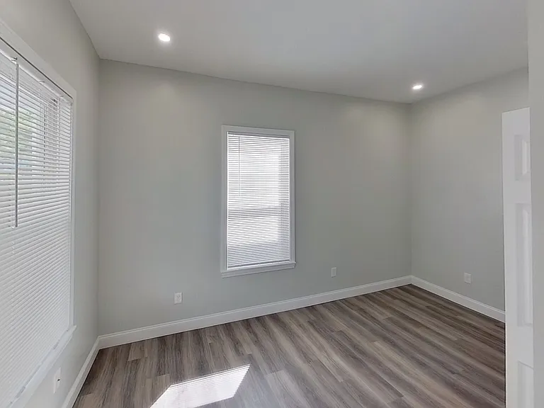 23 Oakwood St #2 — Photo 6
