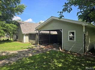 828 S Lewis St, Dexter, MO 63841