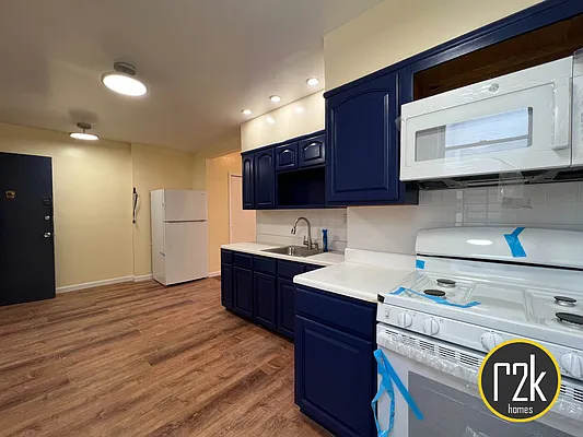 Rented by Realty 2000 Corp | media 28