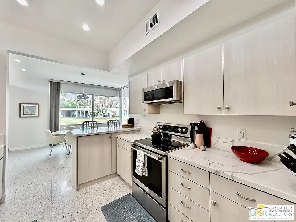 2 bed, 3.0 bath, 1965 sqft, $8,000 — Photo 3