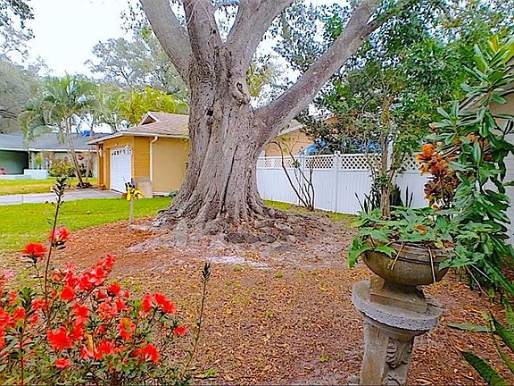 2nd image of 6749 Bonnie Bay Cir