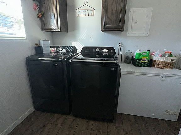 5th image of 21700 E 3rd Dr S