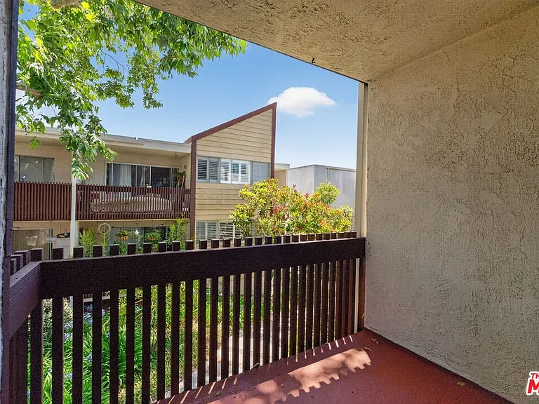 5900 Canterbury Dr #B217 — Photo 7