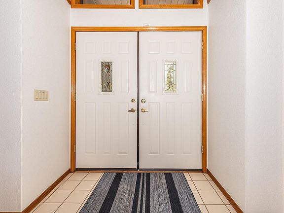 3rd image of 3215 E Silvercliff Cir