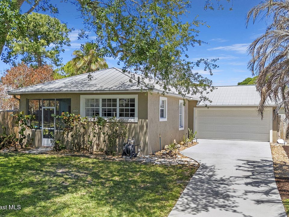 1st image of 120 Country Woods Pl
