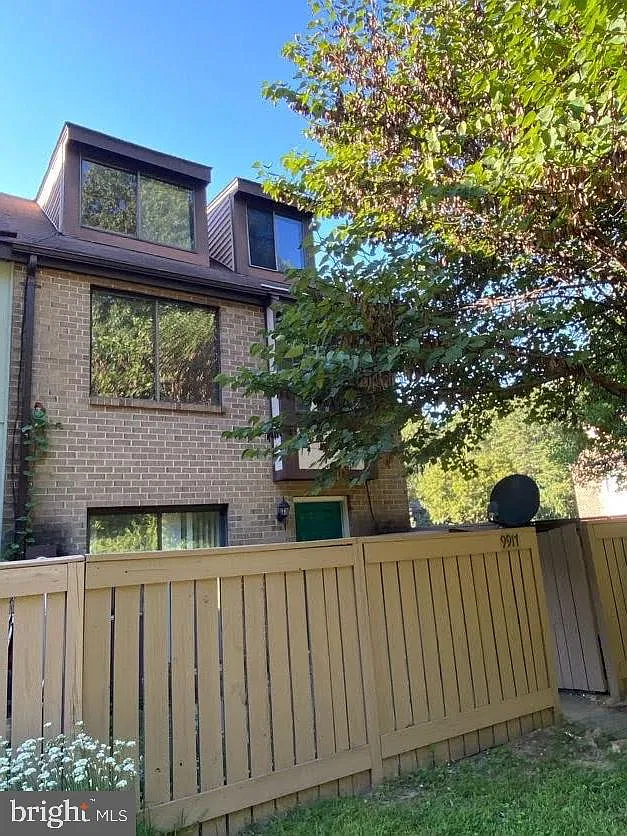 4 bed, 2.5 bath, 1300 sqft, $2,200 — Photo 4