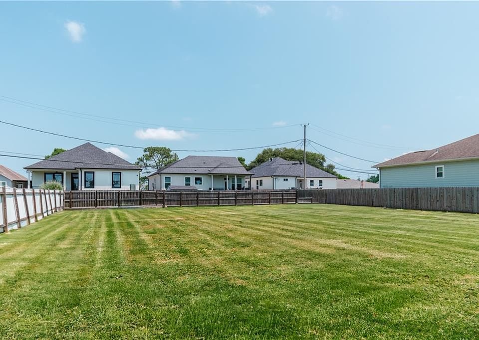 2nd image of 321 Bear Dr