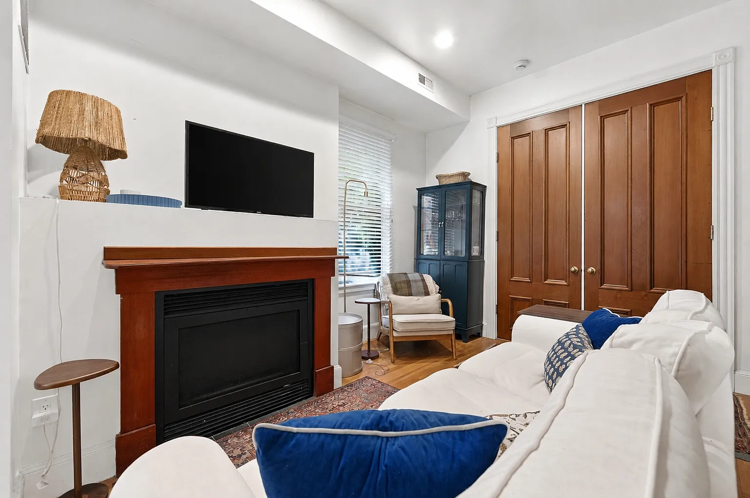 2 bed, 750 sqft, $3,800 — Photo 1