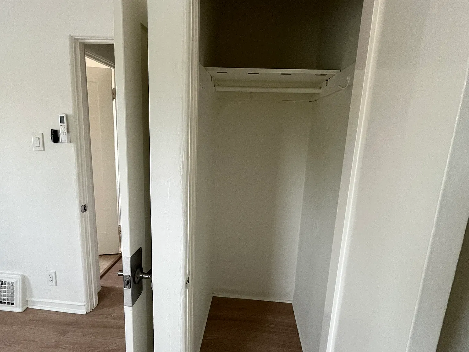 2 bed, 975 sqft, $3,595 — Photo 2