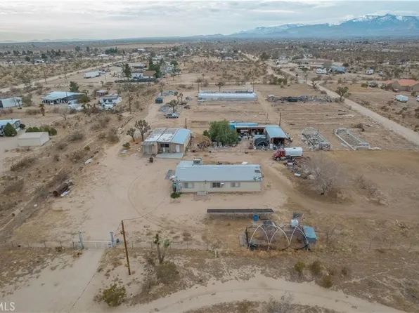 6425 Bonanza Rd, Phelan, CA 92371