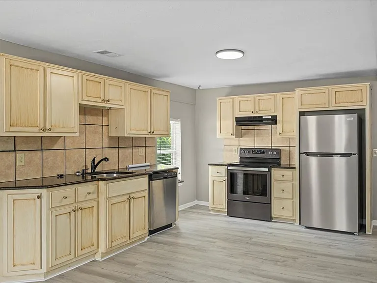 102 Bacon Rd — Photo 1
