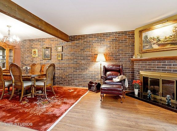 3rd image of 252 W Wimbolton Dr