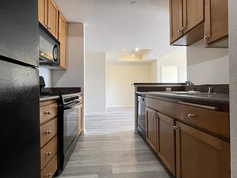 Lido Apartments - 2810 S Sepulveda — Photo 11