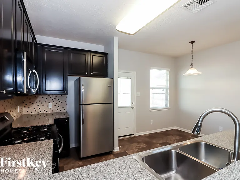 8330 Hampton Bay Dr — Photo 5