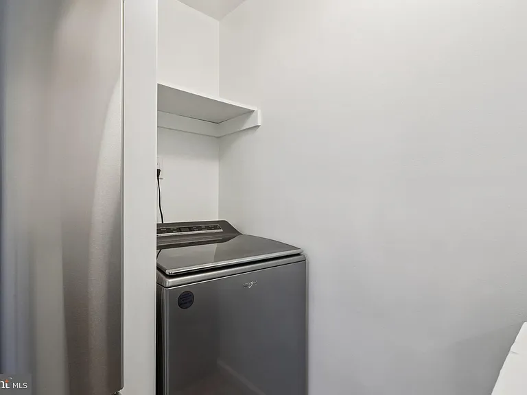 165 Wyndham Pl — Photo 24