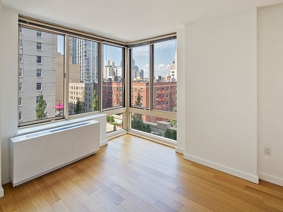 3rd image of 260 W 54th St APT 27G