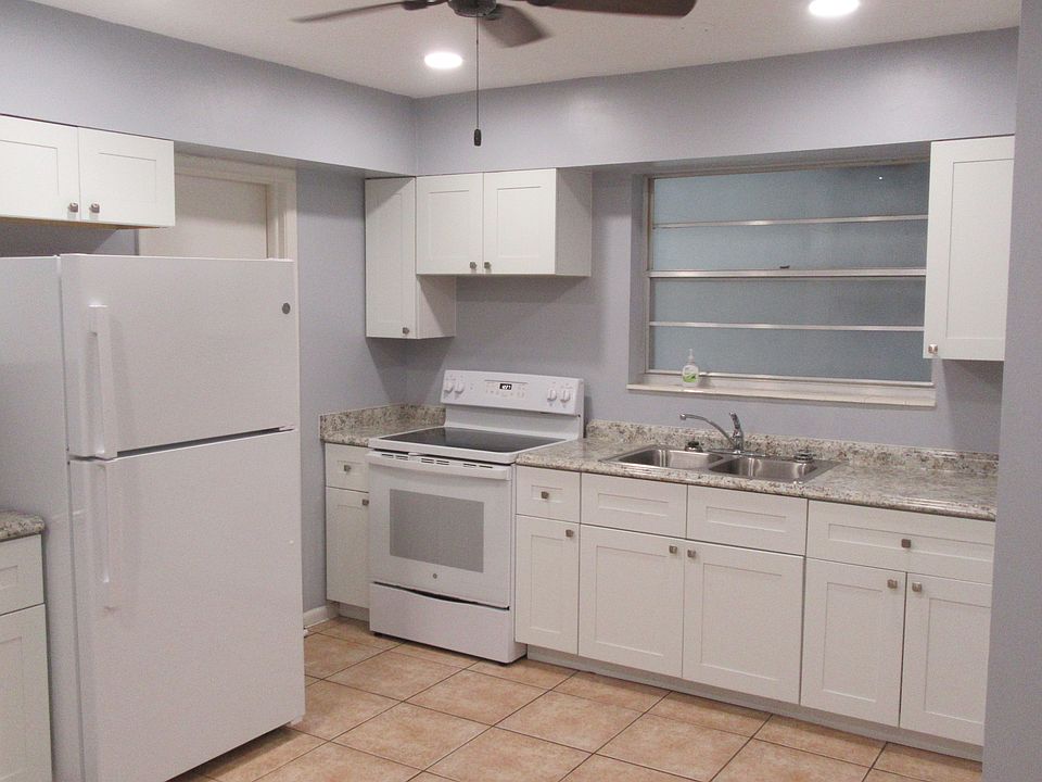 1st image of 2354 Sherwood Forest Blvd