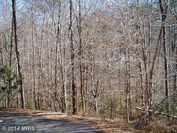 4th image of 382 Hemlock Ln