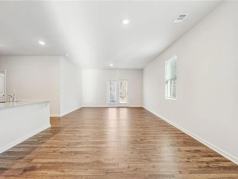 207 Whitewood Dr — Photo 6
