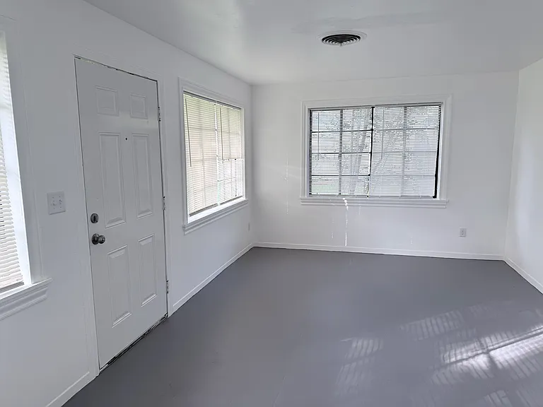 1111 Alvin Ave — Photo 3