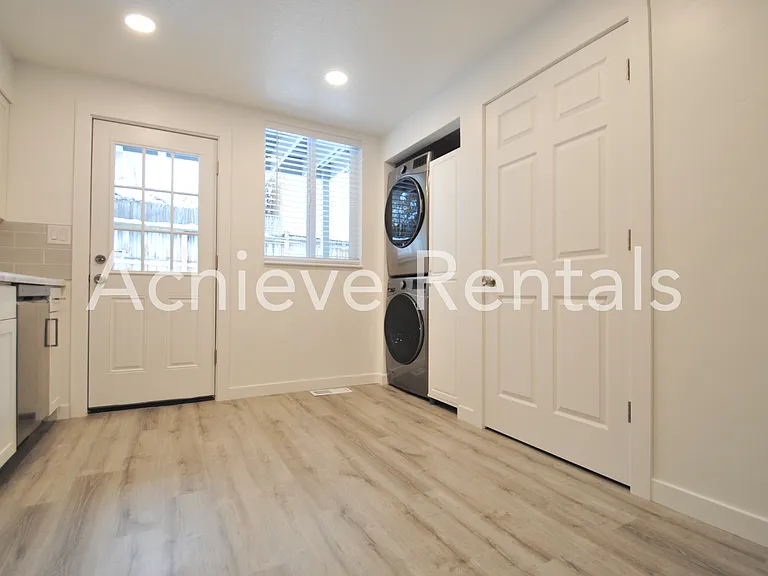 941 N 350 E — Photo 8