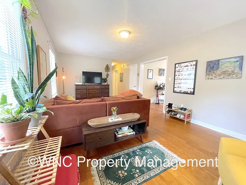 3 bed, 2.0 bath, 1200 sqft, $1,950 — Photo 3