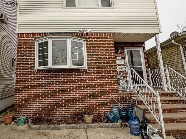 57 Suburbia Court image 1 of 5