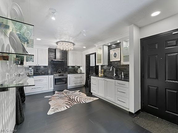 3rd image of 37 Fieldstone