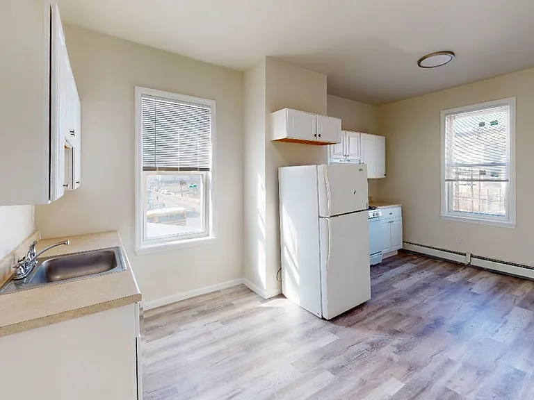 1052 Garfield Ave — Photo 12