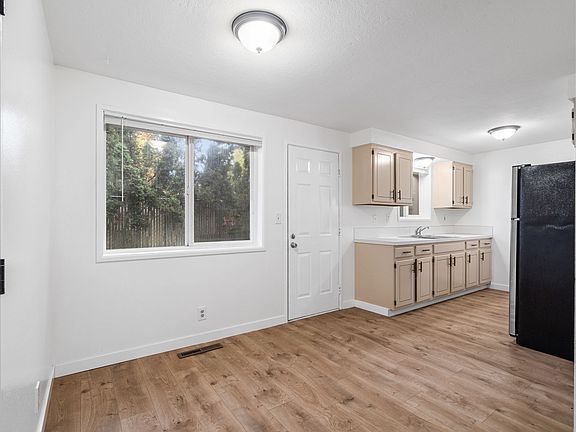 4th image of 14203 NE 14th St