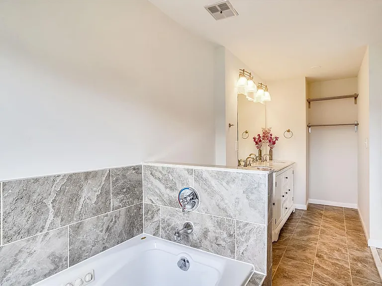 8830 Thomas Lea Ter — Photo 43