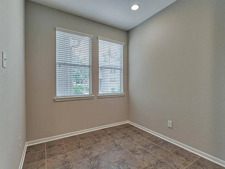 83 Woodlily Pl — Photo 15