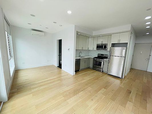 2nd image of 2510 38th Ave #4B