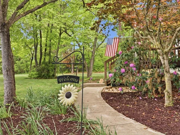 406 Trayfoot Rd, Grottoes, VA 24441