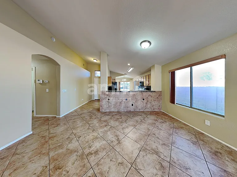 1925 E Palomino Dr — Photo 5
