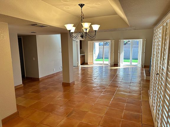 3rd image of 4101 E Columbine Dr