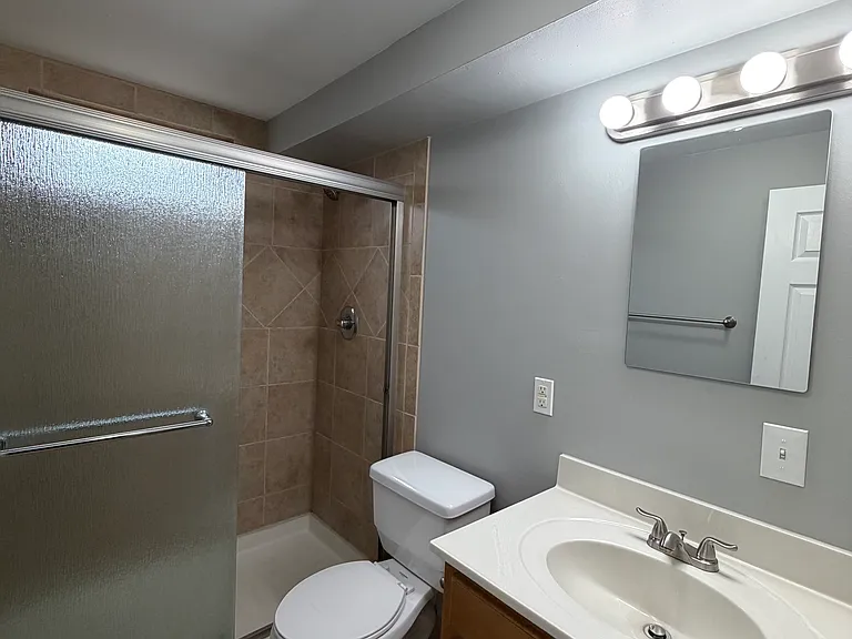 1621 W 82nd Pl — Photo 24