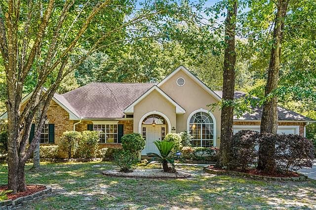 1st image of 48 Forest Green Dr
