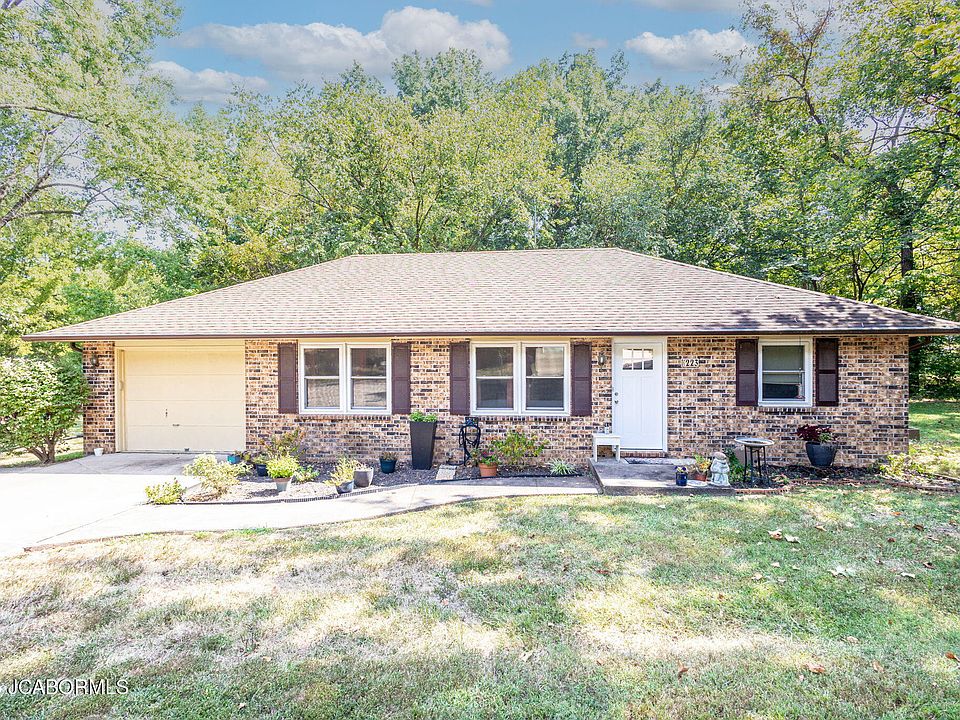 1st image of 223 Woodridge Dr