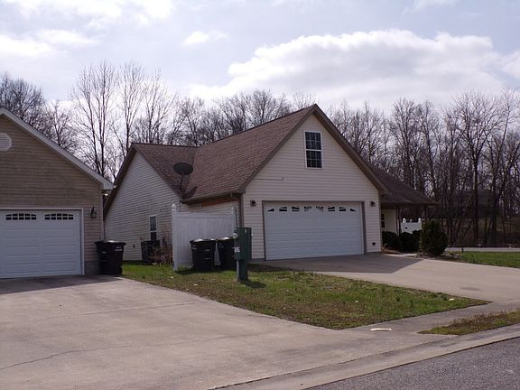 3rd image of 2001 E Creekwood Dr