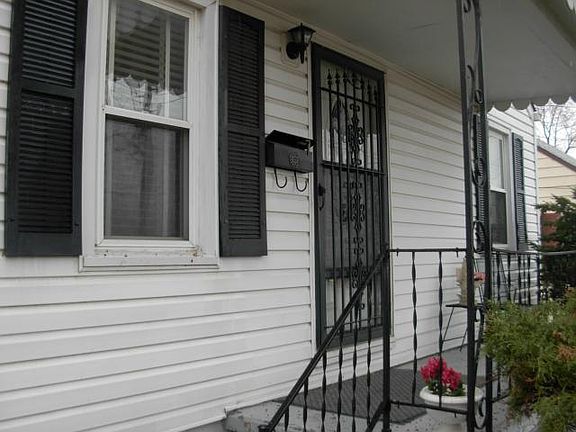 2nd image of 832 N Dodgion St