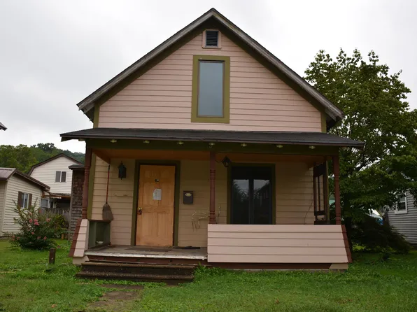 912 4th St, Saint Marys, WV 26170