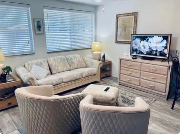 2709 Siesta Dr, Sarasota, FL 34239