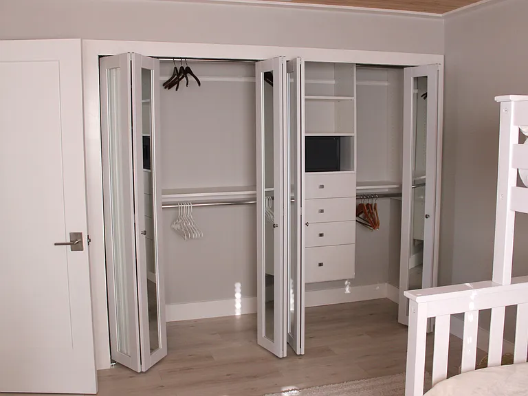 3rd bedroom closet