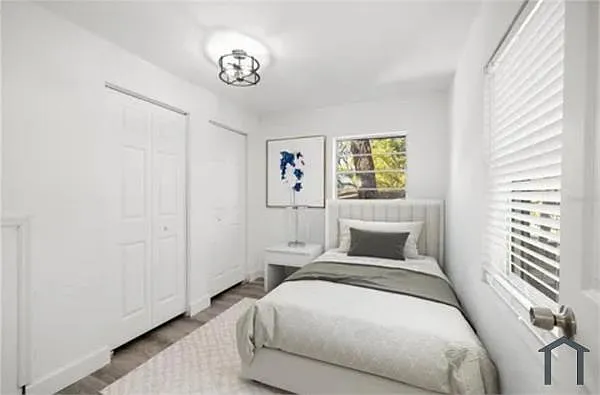 3 bed, 1000 sqft, $1,700 — Photo 2