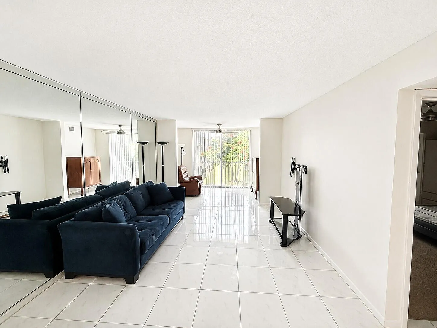 2 bed, 2.0 bath, 990 sqft, $2,279 — Photo 4