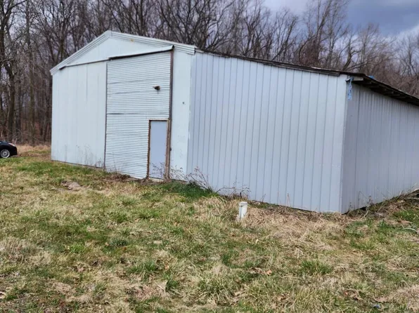 13554 Slee Rd, Manitou Beach, MI 49253