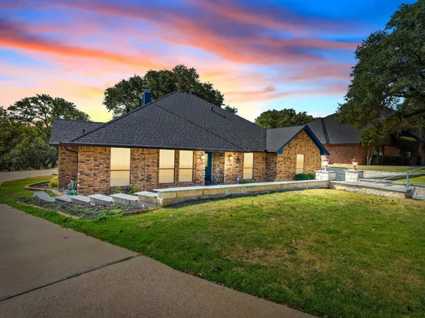 8628 Canyon Crest Rd, Fort Worth, TX 76179