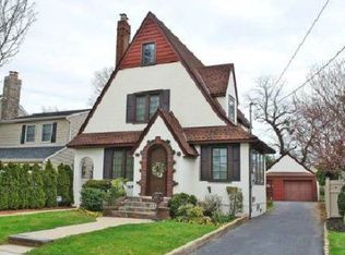 63 Foster Ave, Malverne, NY 11565